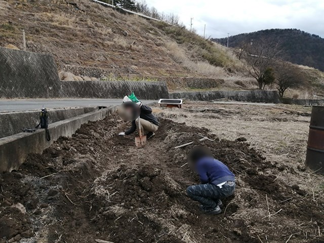 棚田でビオトープ作り